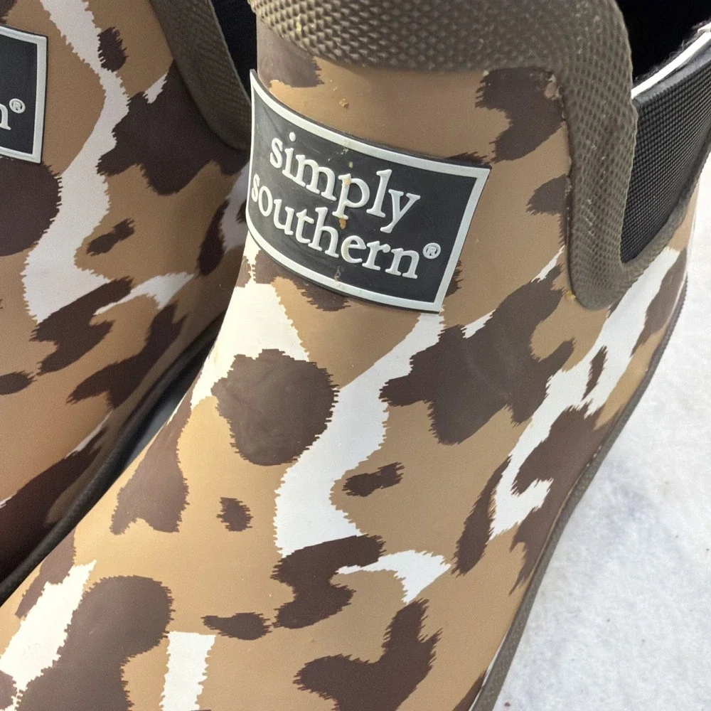 Simply Southern Women's Tan Camo Print Rain Boots Size 9 Brand New
